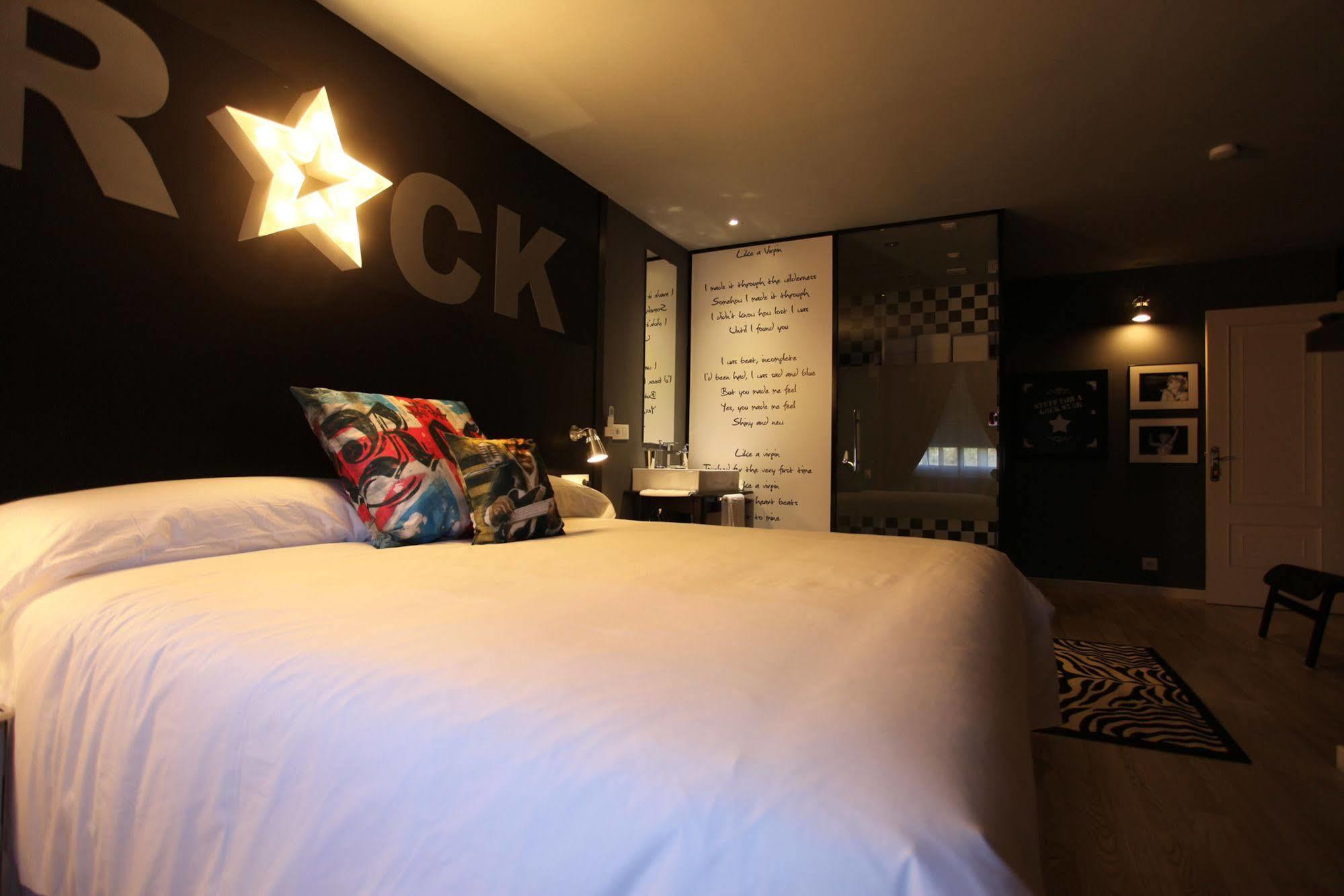 Hotel Apartamentos Rock Star Taboadela Ngoại thất bức ảnh