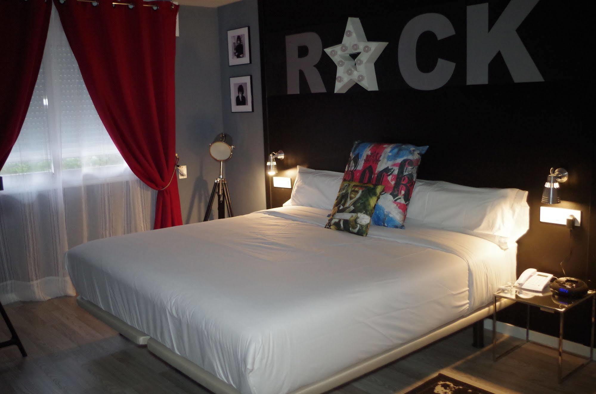 Hotel Apartamentos Rock Star Taboadela Ngoại thất bức ảnh