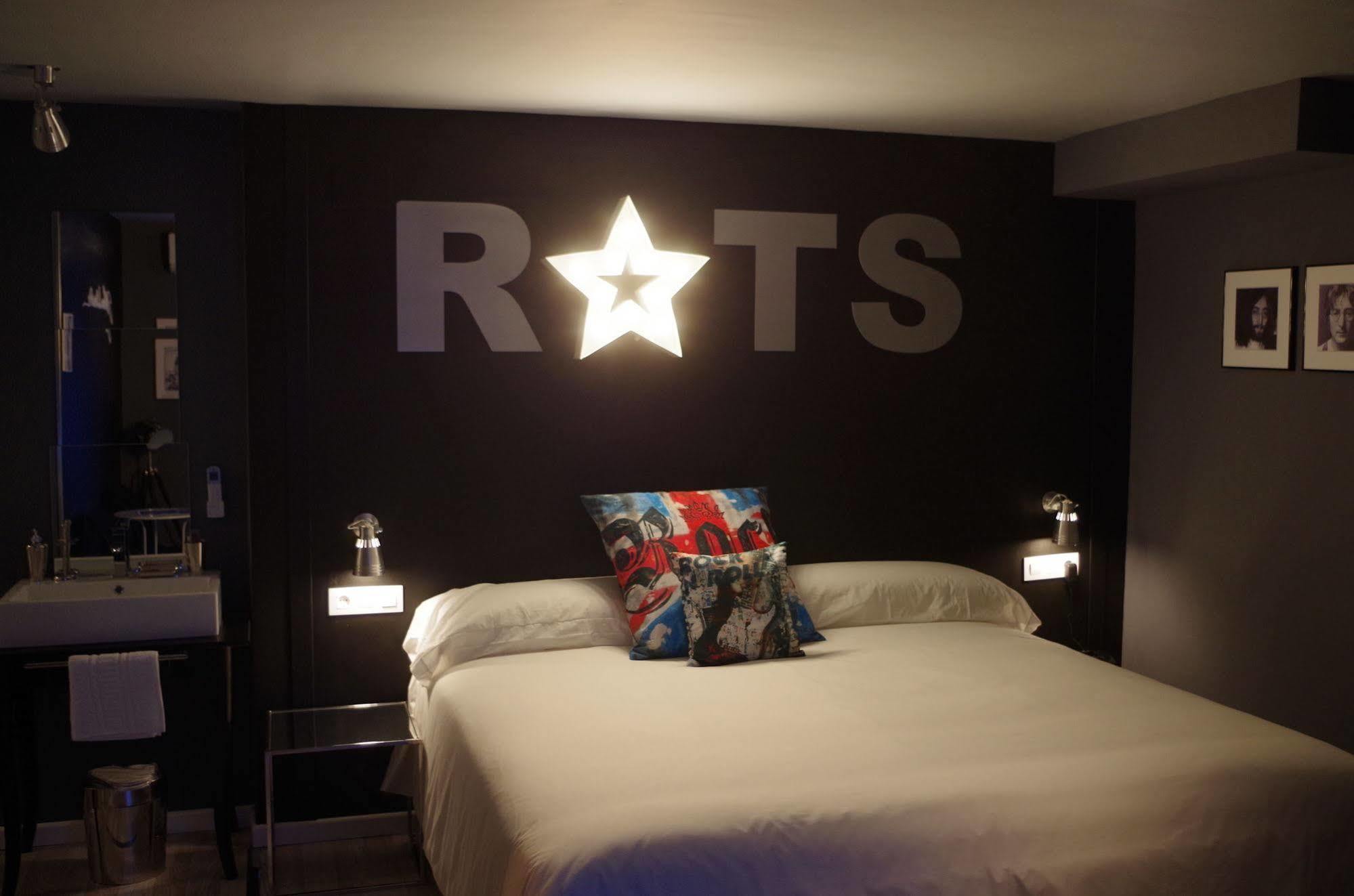 Hotel Apartamentos Rock Star Taboadela Ngoại thất bức ảnh